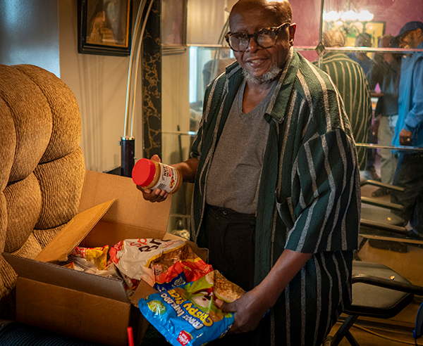 Citymeals recipient Alfred recieving a breakfast box delivery. 