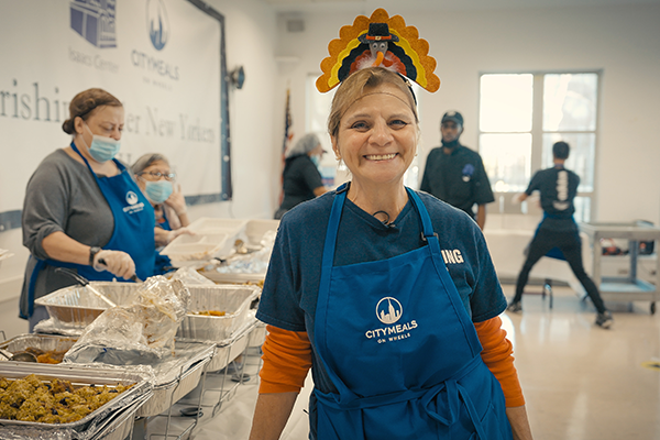 Citymeals volunteer