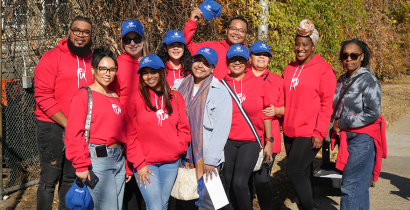 Resorts World volunteers with Citymeals on Wheels